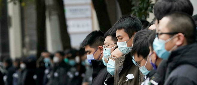 Les habitants de Shanghai ont rendu hommage a Jiang Zemin dans la rue, le 1er decembre dernier.
