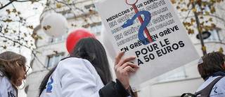 Manifestation des médecins devant le ministère de la Santé lors du mouvement de grève de la médecine libérale, les 1 er  et 2 décembre 2022.

