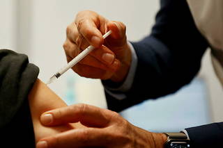 À trois semaines de Noël, le rappel vaccinal au Covid-19 pourrait être nécéssaire pour de nombreux Français qui retrouvent leurs familles. (image d'illustration)
