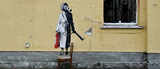 Un dessin attribué à l'artiste Banksy a manqué d'être volé dans une banlieue de Kiev.
