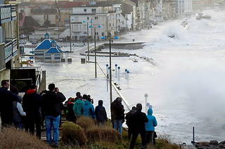  En janvier 2018, la tempête Eleanor se déchaîne sur le front de mer à Wimereux.  ©FRANCOIS LO PRESTI