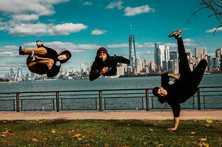  Martin, Kid Mario et Luka sur Liberty Island (New York), le 12 novembre.  ©Theo Saffroy