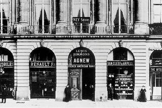  Le premier magasin Van Cleef & Arpels, ouvert en 1906, place Vendôme, à Paris. 