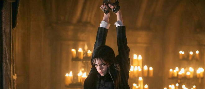 Jenna Ortega interprete Mercredi Addams. 