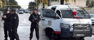 Après la révolution de 2011 qui a renversé le dictateur Zine El Abidine Ben Ali, la Tunisie a été secouée par des attaques sanglantes ayant ciblé les forces de l'ordre et des touristes. 59 touristes sont morts dans les attentats de Sousse et du Bardo en 2015.
