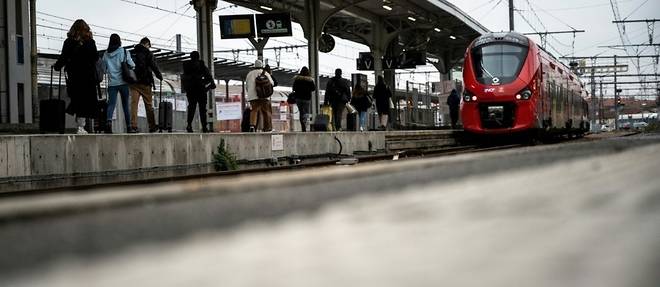 Greve SNCF: avec 4 TGV sur 10, les voyageurs face a la greve des controleurs