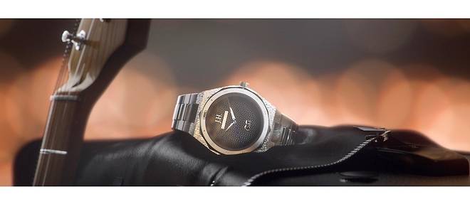 A l'occasion du 5e anniversaire de la disparition du chanteur, la maison horlogere belge Col&MacArthur propose une montre commemorative en serie limitee de 2017 exemplaires numerotes. 449 EUR en version quartz ou 1 499 EUR en version automatique.
