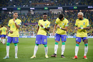 Le Brésil s'est qualifié pour les quarts de finale en surclassant (4-1) la Corée du Sud.
