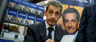 Nicolas Sarkozy en 2021, lors d'une signature publique pour la sortie de  Promenades.
