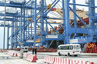 Le port d'Abidjan, un des principaux d'Afrique de l'Ouest, est le poumon économique de la Côte d'Ivoire, assurant 90 % de ses échanges extérieurs.
