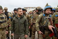Volodymyr Zelensky pr&egrave;s du front dans le Donbass ukrainien