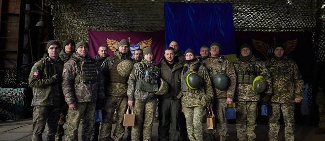 Ukraine : Zelensky pres du front, nouvelle attaque au drone sur une base russe