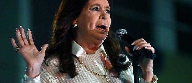 Argentine: condamnee a six ans de prison, Kirchner annonce un pas de cote politique