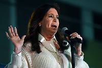 Argentine: condamn&eacute;e &agrave; six ans de prison, Kirchner annonce un pas de c&ocirc;t&eacute; politique