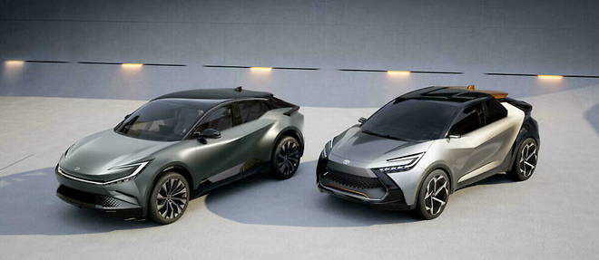 Toyota ne veut pas choisir et continuera a proposer des modeles hybrides comme le futur C-HR (prefigure par le concept a droite sur la photo) a cote de ses futurs modeles electriques comme le futur compact SUV (prefigure par le concept bZ a gauche sur la photo).
