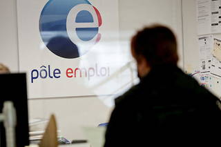 Selon cette nouvelle étude, les Français adoptent un regard toujours plus strict et soupçonneux à l'égard des chômeurs.
