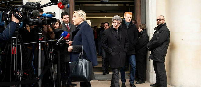 Marine Le Pen, presidente du Rassemblement national ; Jean-Luc Melenchon, leader de  La France insoumise, et Adrien Quatennens (LFI), le 27 octobre 2022. Une alliance objective, sur fond antileberalisme, contre << l'imperialisme americain >>.
