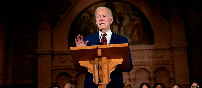 Joe Biden participait a la dixieme  Veillee nationale annuelle pour toutes les victimes de la violence par armes a feu , dans l'eglise episcopale St Mark a Washington. 