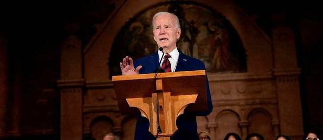 Joe Biden participait a la dixieme << Veillee nationale annuelle pour toutes les victimes de la violence par armes a feu >>, dans l'eglise episcopale St Mark a Washington.
