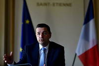 Selon le maire de Saint-Étienne, il s'agirait d'une cabale politique.

