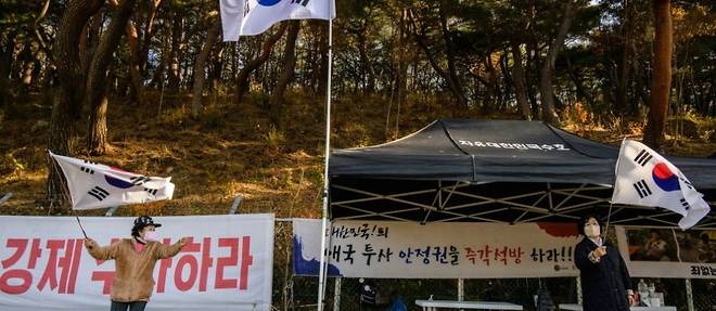Coree du Sud: des manifestants vindicatifs pourchassent l'ex-president jusque dans sa retraite