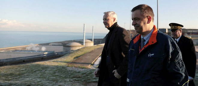 Bruno Le Maire etait en visite a la centrale nucleaire de Penly, en Seine-Maritime, avec le nouveau patron d'Electricite de France (EDF) Luc Remont. 