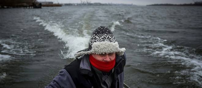 Dans le froid, sous les bombes, la perilleuse traversee du Dniepr a Kherson