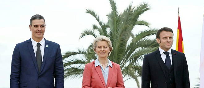 A Alicante, Emmanuel Macron et Pedro Sanchez (autour d'Ursula von der Leyen) ont enterine le trace et le cout du futur corridor energetique vert, pour transporter l'hydrogene sous la Mediterranee.




