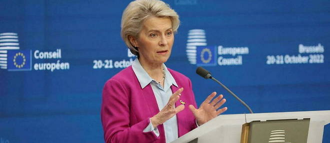 La presidente de la Commission europeenne, Ursula von der Leyen, a ete contrainte de maintenir les sanctions contre la Hongrie.

