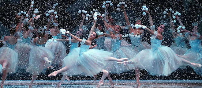 Le New York City Ballet dans << Casse-noisette >> version Balanchine.
