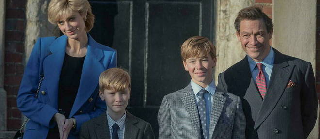 Charles, Diana et leurs deux garcons dans la saison 5 de The Crown.
