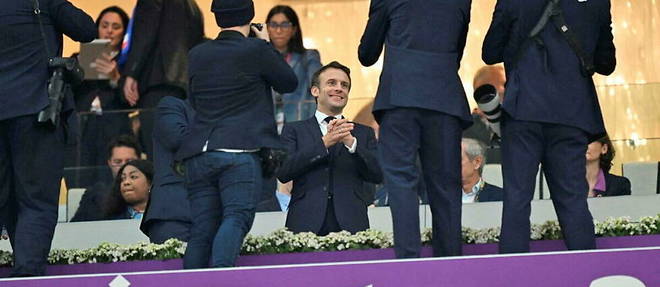 Le president Emmanuel Macron etait dans les tribunes pour la demi-finale France-Maroc.
