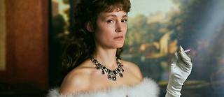  Élisabeth d’Autriche, rebelle au carcan royal, est réhabilitée en femme libre par le talent et la beauté translucide de Vicky Krieps.  ©FELIX VRATNY