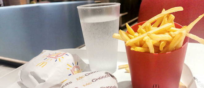 Pour sa vaisselle reutilisable, McDonald's a notamment choisi de reproduire son iconique cornet de frites rouge.
