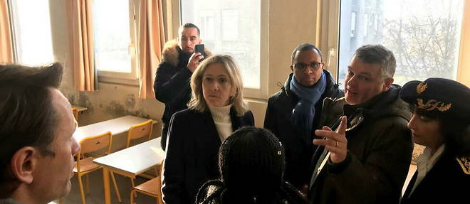Le ministre de l'Education nationale et la presidente de la region Ile-de-France, Valerie Pecresse, ont visite le lycee Voillaume.
