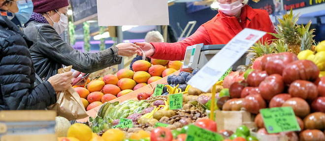 On the central market of Nancy (Meurthe-et-Moselle).  Inflation in France stabilized at 6.2% over one year in November 2022.
