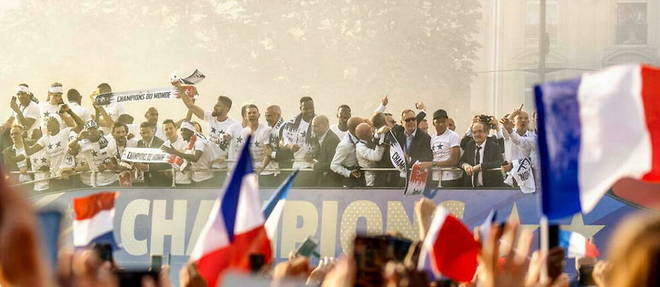 S'ils sont champions du monde, les Bleus defileront sur les Champs-Elysees... dans le froid.
