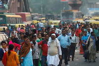 La population de l'Inde, qui a quadruple depuis 1950, deviendra, selon l'ONU, des le milieu de l'annee prochaine, avec 1,43 milliard d'habitants, le pays le plus peuple de la planete, devant la Chine, pour le rester tout au long du siecle.
