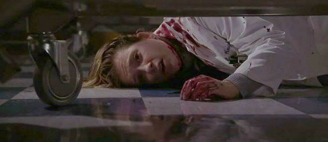 Lucie Knight (Kellie Martin) est retrouvee par Carter, poignardee.
