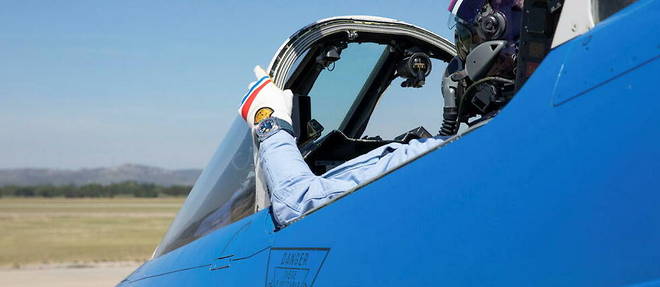 Connectée depuis ses débuts au monde de l'aviation, la maison Ampersand dévoile sa deuxième référence dédiée à l'entraînement acrobatique de l'armée de l'air et de l'espace.