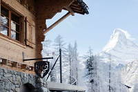 Le nom de l'hotel vient du  mont Cervin  (Cervino en italien, qui signifie egalement << petit cerf >>), sommet emblematique de 4 478 metres d'altitude qui domine la station de Zermatt.
