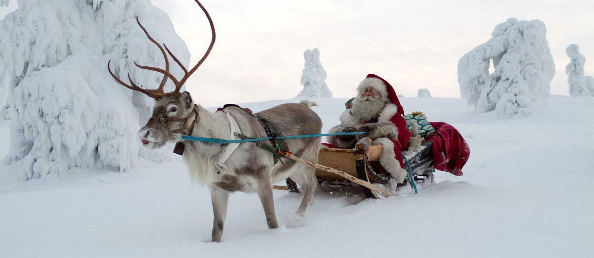 La longue carrière de transformiste du Père Noël