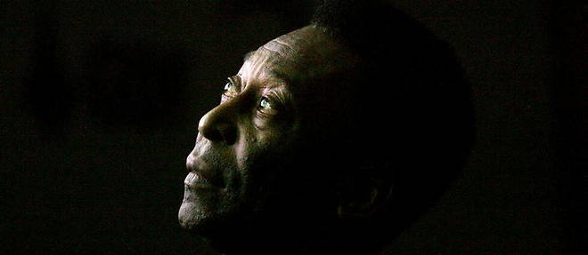 At 82, Pelé suffers from colon cancer.
