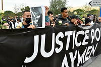 Une marche blanche en hommage au jeune Aymen, ses proches reclamant justice contre le chauffard qui a pris la fuite apres le drame.
