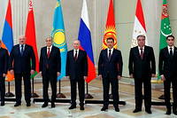 Vladimir Poutine offre de myst&eacute;rieux anneaux &agrave; huit dirigeants &eacute;trangers