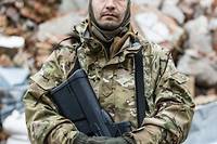 Dans l'arm&eacute;e ukrainienne, une tr&egrave;s symbolique l&eacute;gion de combattants russes