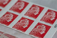 La Poste met fin à ses timbres rouges et les remplace par une version numérique.
