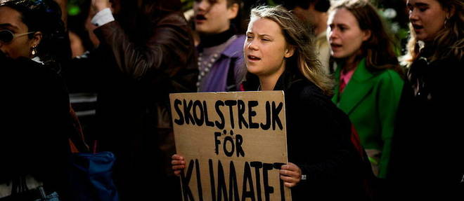 Greta Thunberg s'est fait connaitre du monde entier en 2018 pour avoir proteste devant le Parlement suedois contre son inaction climatique.
