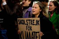 Greta Thunberg s'est fait connaitre du monde entier en 2018 pour avoir protesté devant le Parlement suédois contre son inaction climatique.
