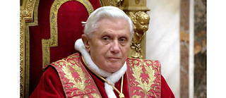 L'etat de sante de l'ancien pape Benoit XVI inquiete.
